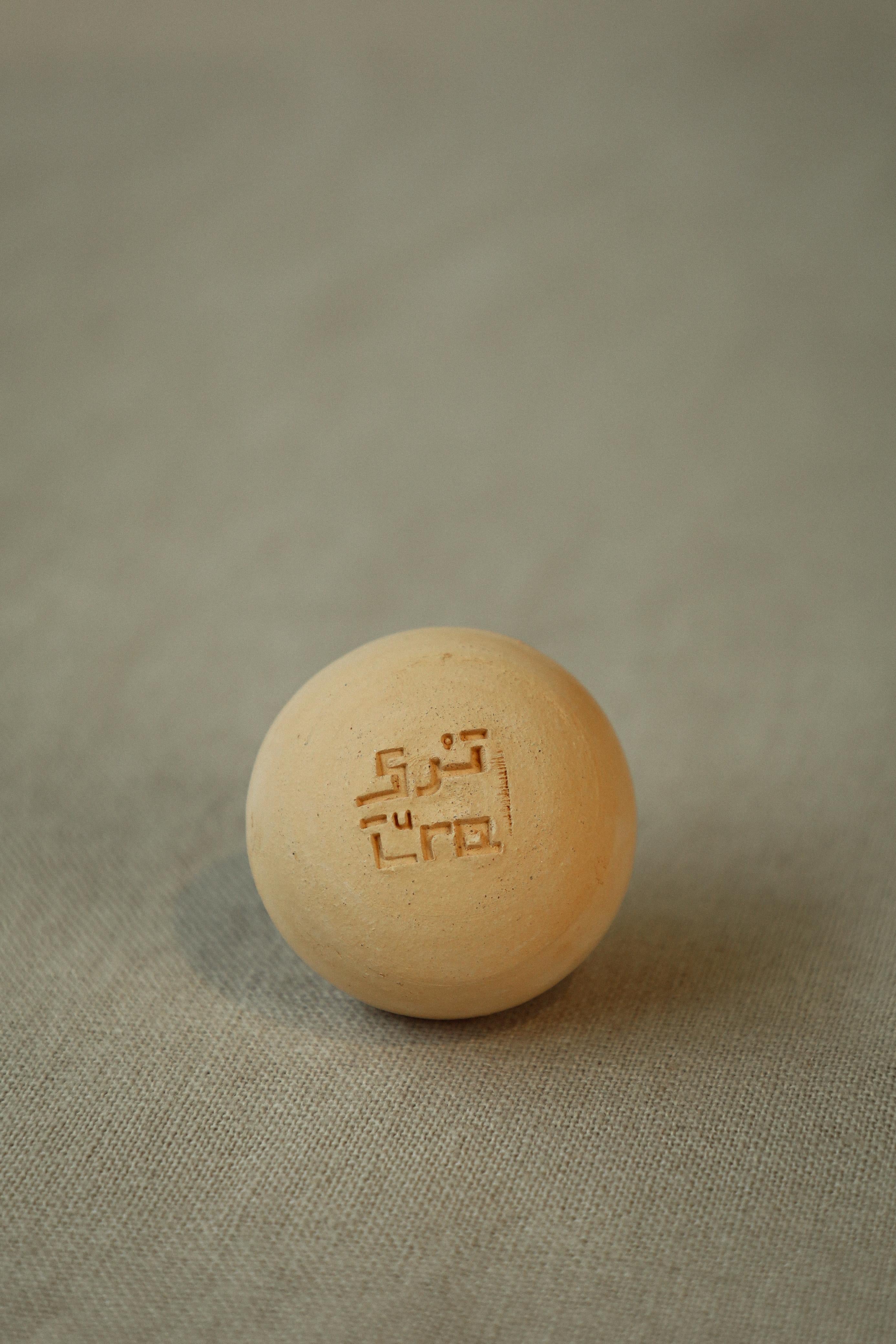 قارورة الطين أويسا × ترى – مصنوعة يدويًا من الفخار التقليدي