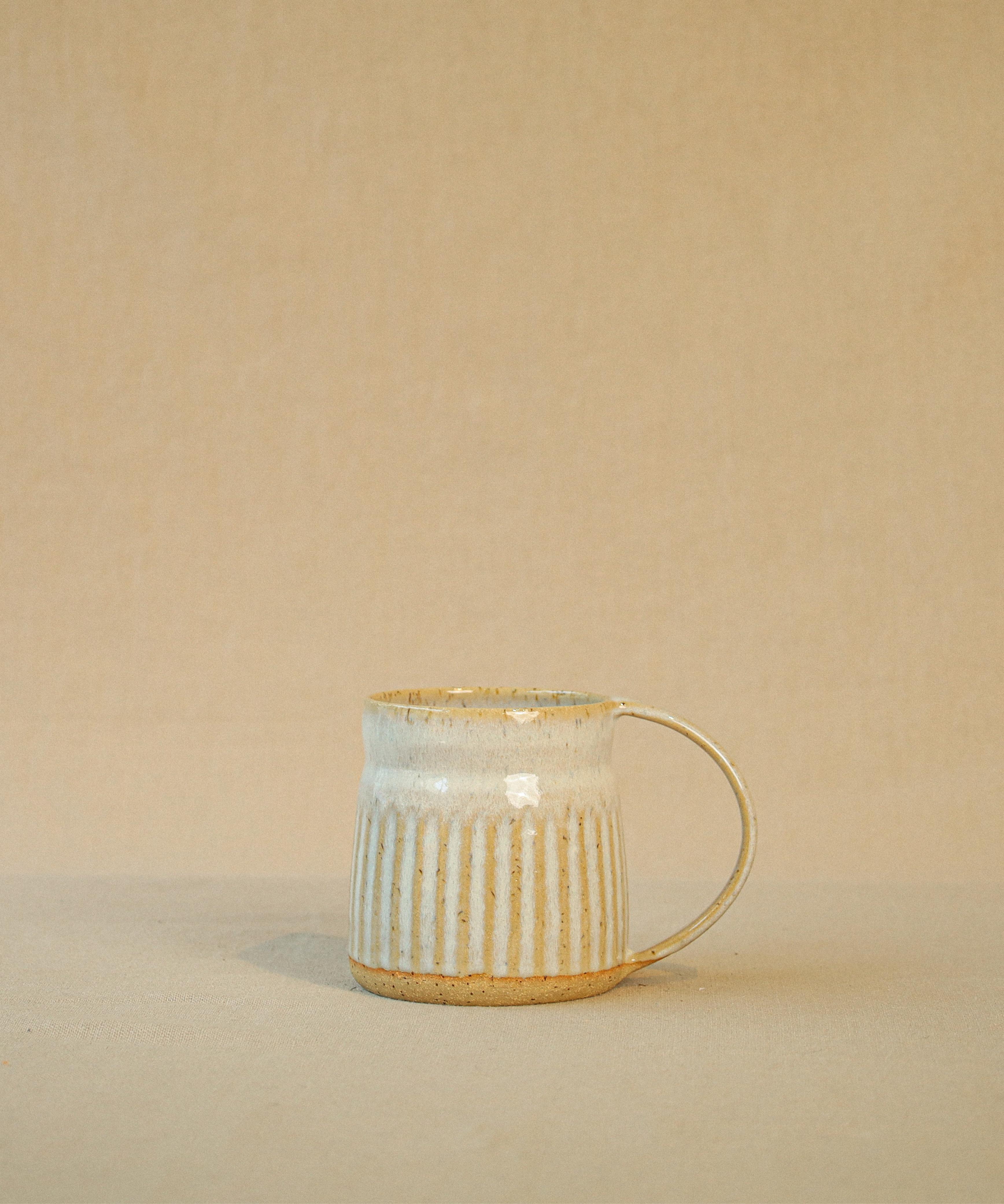 كوب إيليغنت الخزفي – كوب قهوة يدوي الصنع بتصميم بسيط